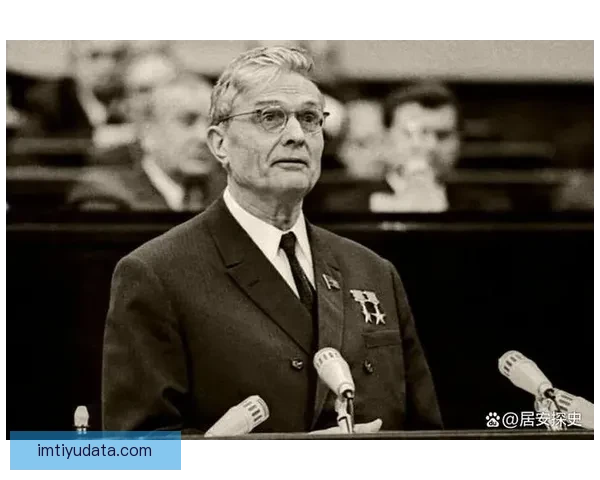 维罗纳主场惜败佛罗伦萨 法乔利一球定胜负 苏斯洛夫与古德蒙德松双双染红 维罗纳主场惜败佛罗伦萨 法乔利一球定胜负 苏斯洛夫与古德蒙德松双双染红